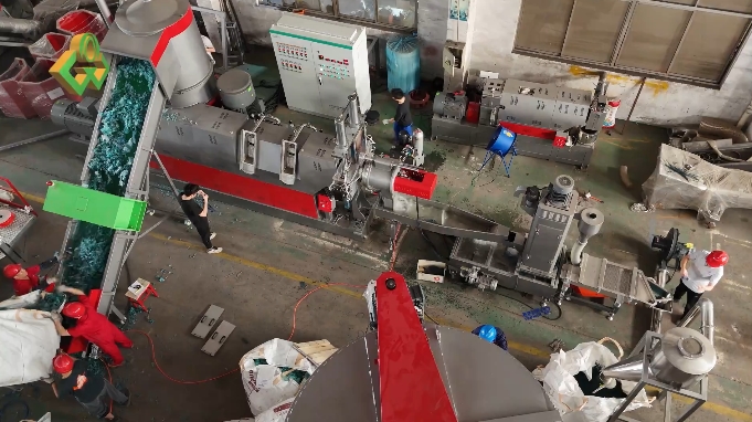 Blue plastic film granulation