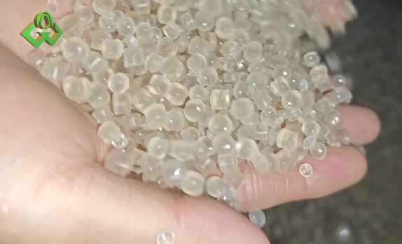 Plastic block crushing and granulation