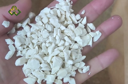 Plastic pipe shredding and cleaning